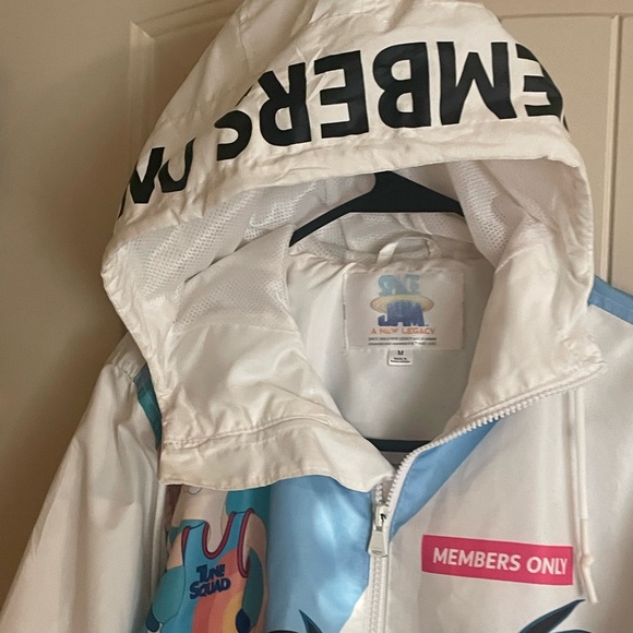 Members Only Windbreaker Jacket Space Jam Looney Tunes Size Medium Bugs Bunny - Picture 10 of 14